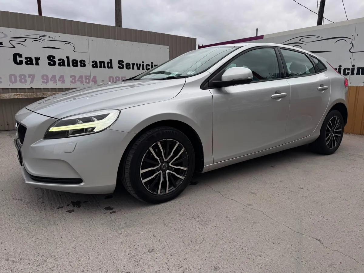 181 Volvo V40 2.0D D2 (120hp) Momentum Edition - Image 1