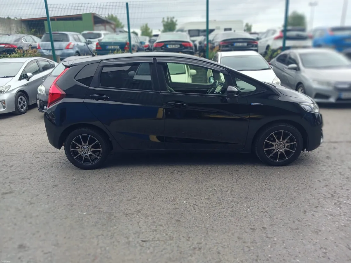 2015 Honda Fit  Hybrid Automatic / Leather Spec - Image 5