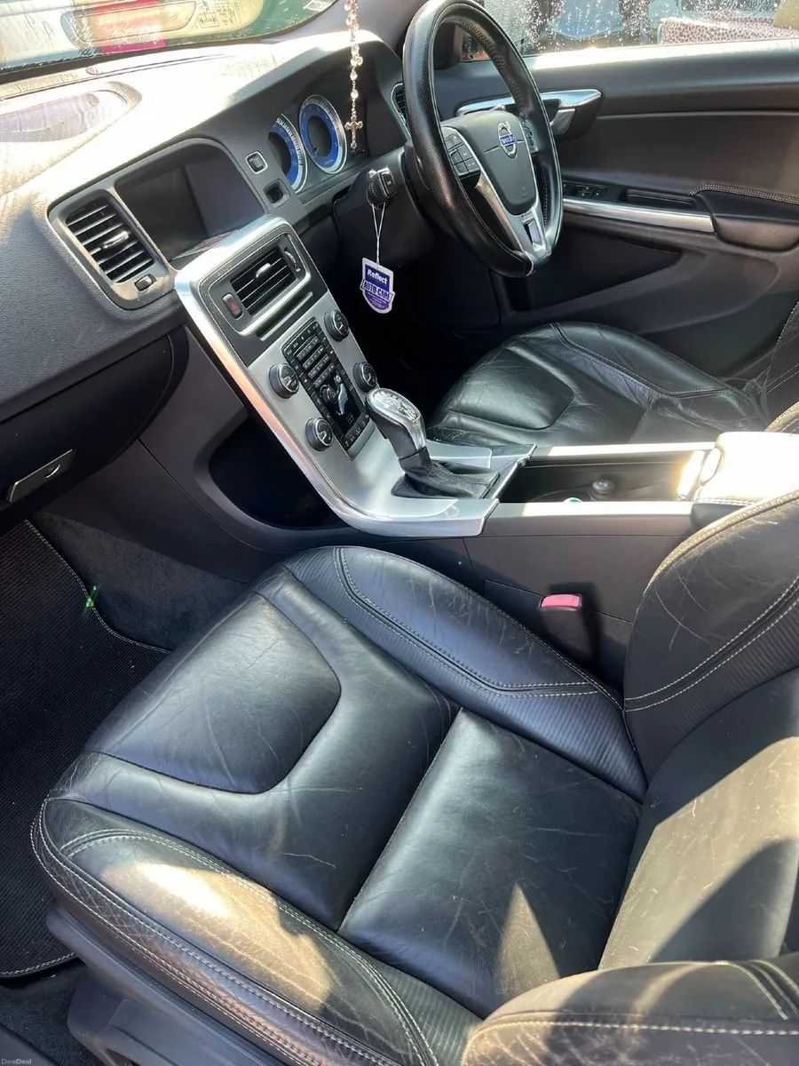 Volvo S60 2013 - Image 2