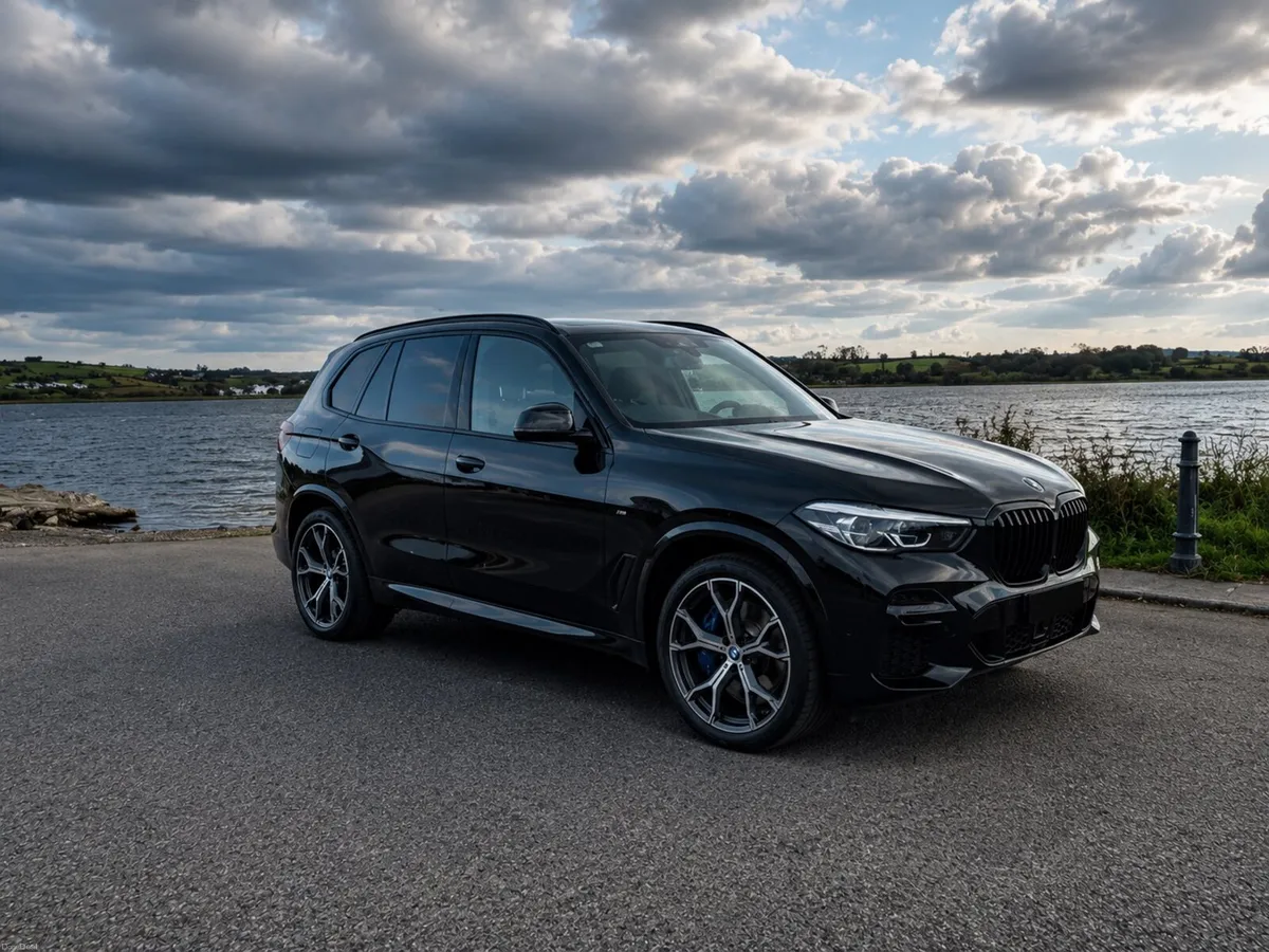 2022 BMW X5  xdrive45e - Image 3