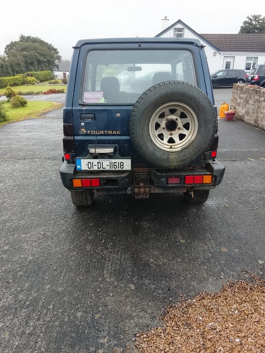 Daihatsu Fourtrak - Image 4