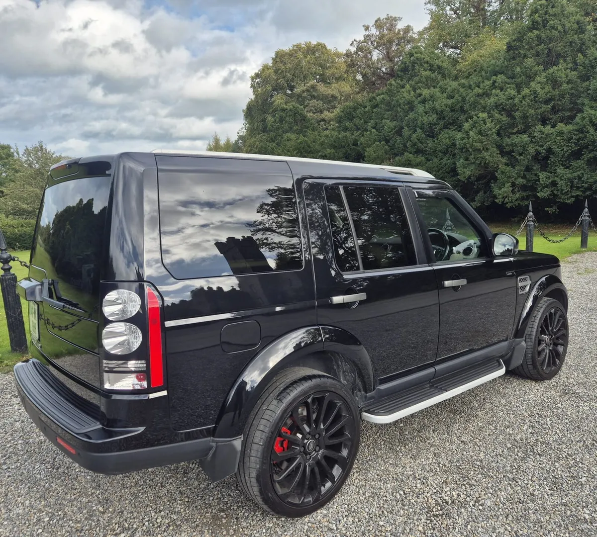 LAND ROVER DISCOVERY 4 3.0 TDV6 5 SEAT XE 4DR AUTO - Image 3