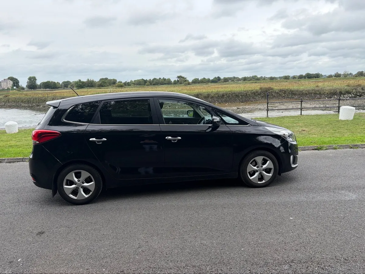 Kia Carens 2015 - Image 2