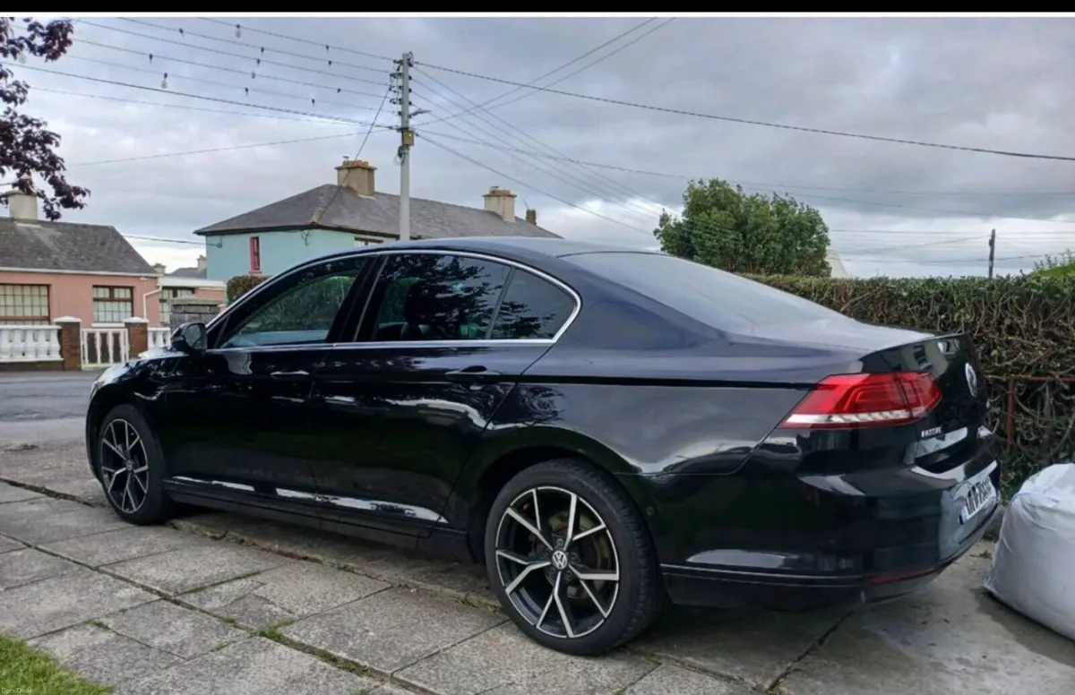 Volkswagen Passat - Image 2