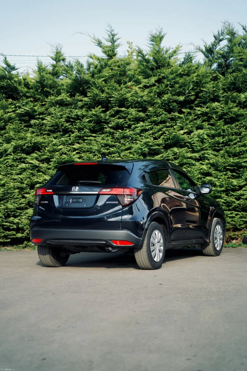 Honda Vezel Hybrid 2019 | Low Mileage |Only 46K Km - Image 3