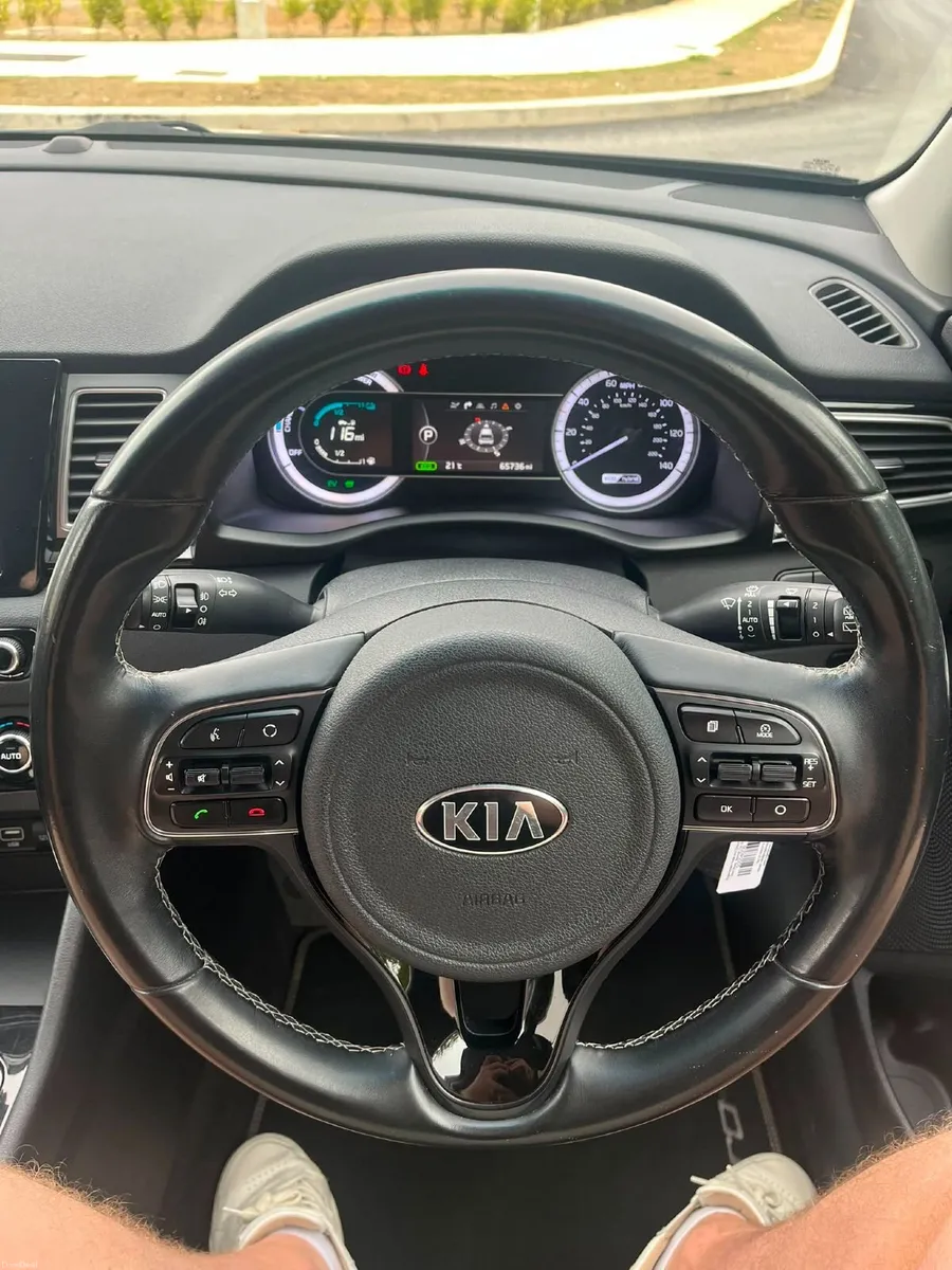 Kia Niro 1.6 Petrol Hybrid Automatic - Image 2