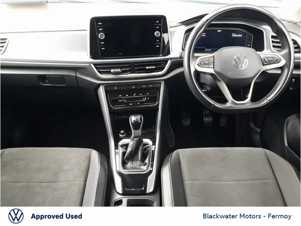 Volkswagen T-Roc 2.0TDI 116BHP STYLE WITH REAR VIE - Image 2