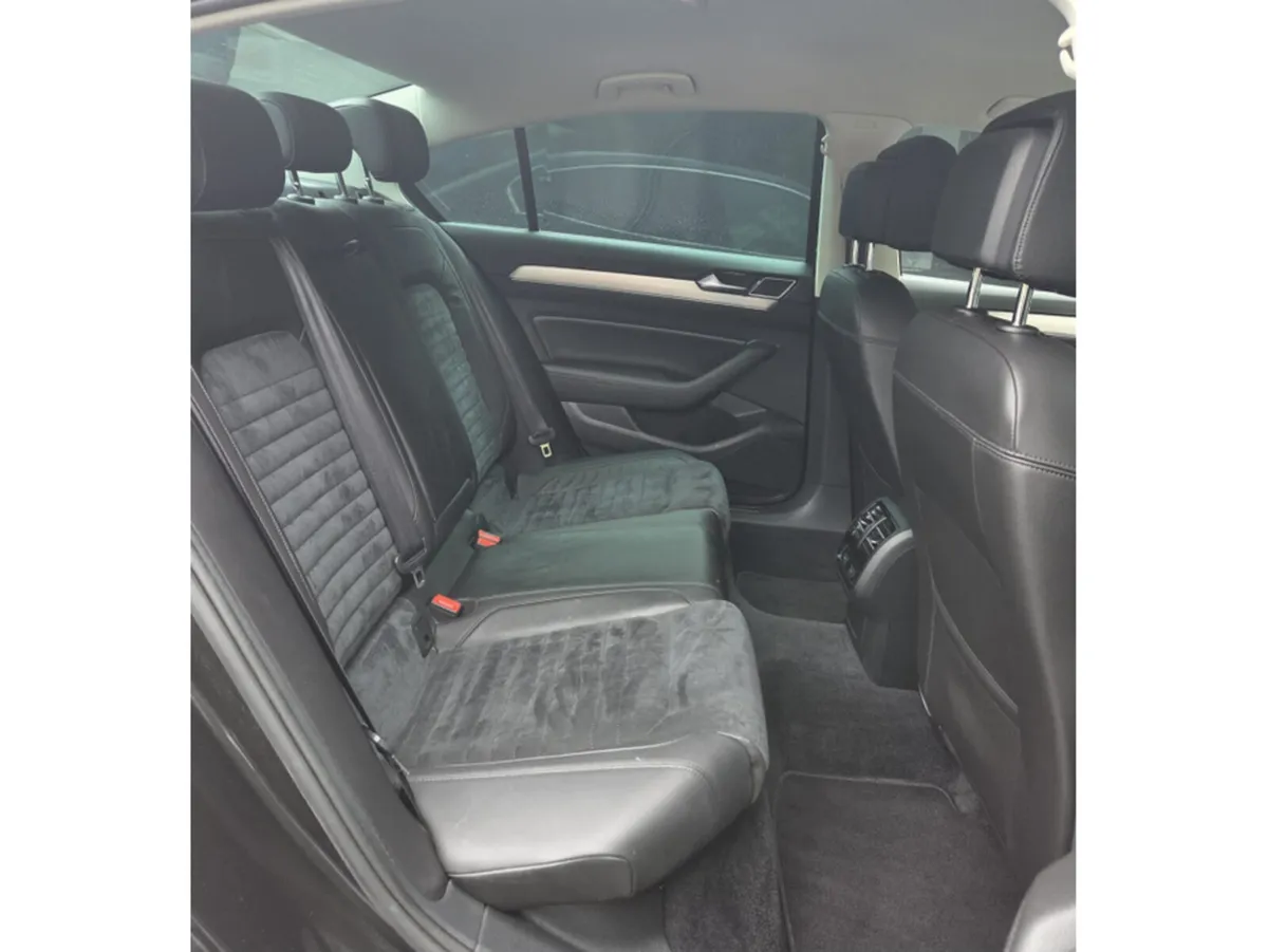 Volkswagen Passat HIGHLINE 2.0 TDI MANUAL 150 BHP - Image 3