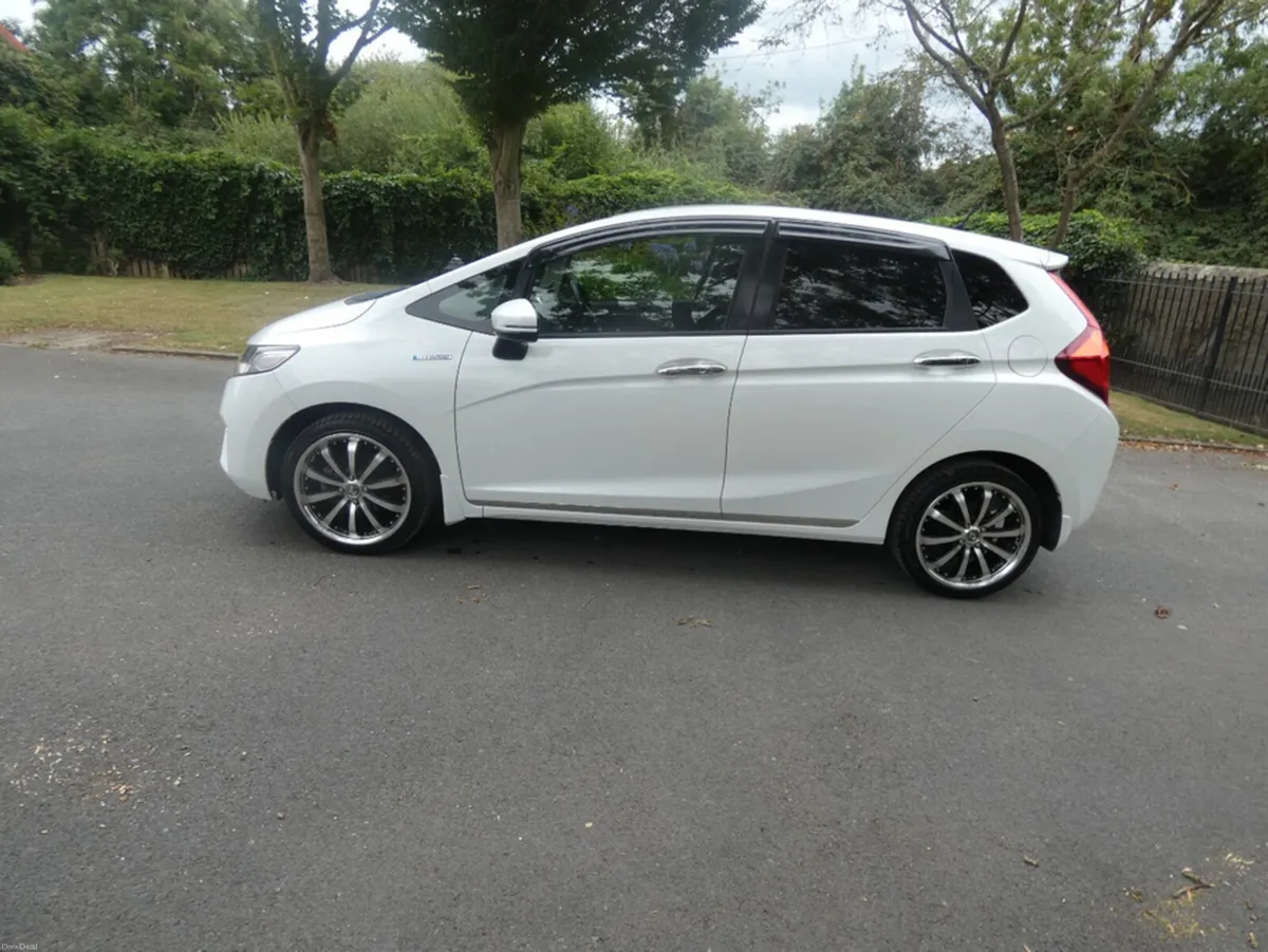 Honda Fit 1.5 AUTO HYBRID - Image 3