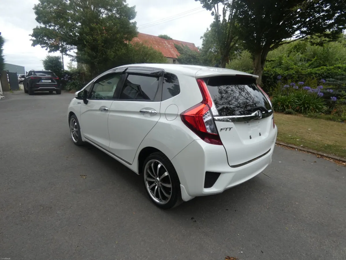 Honda Fit 1.5 AUTO HYBRID - Image 4