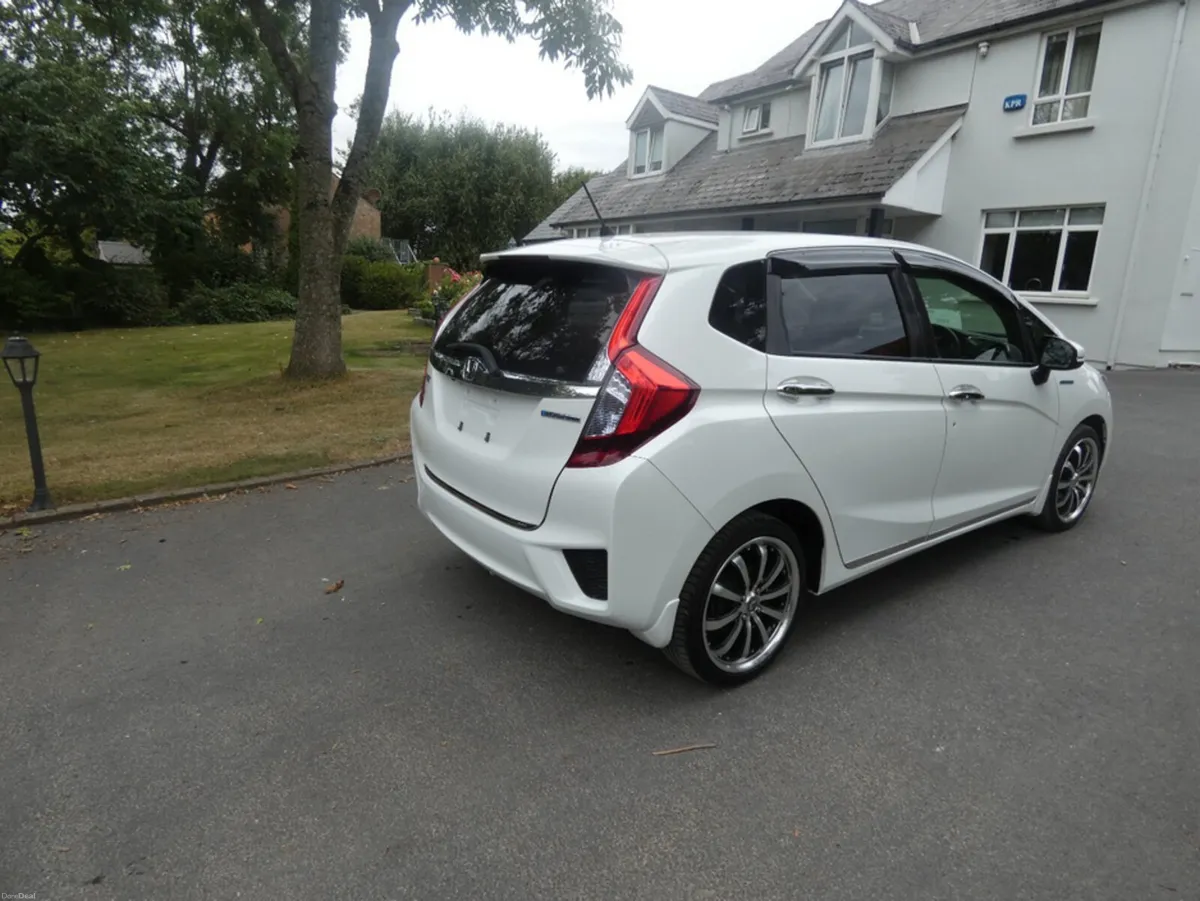 Honda Fit 1.5 AUTO HYBRID - Image 5