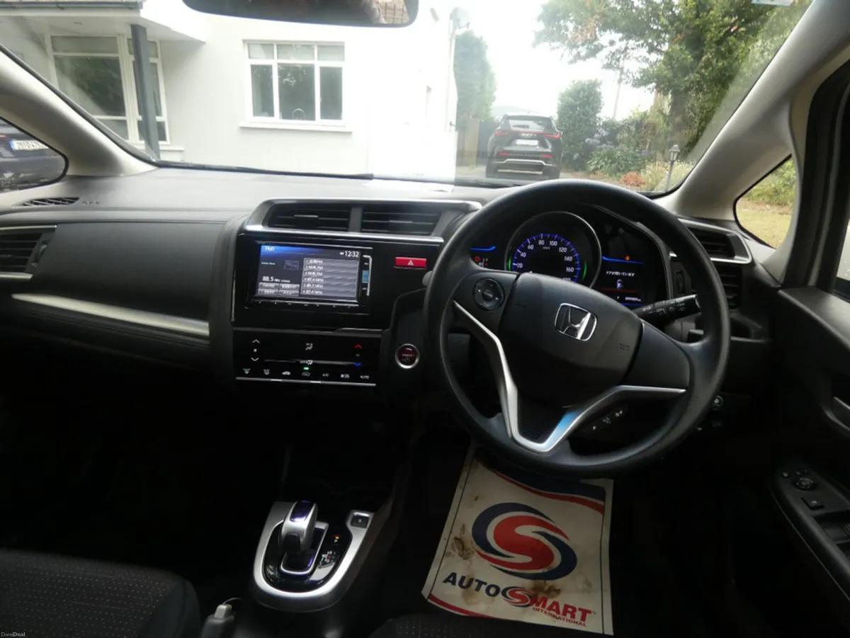 Honda Fit 1.5 AUTO HYBRID - Image 6