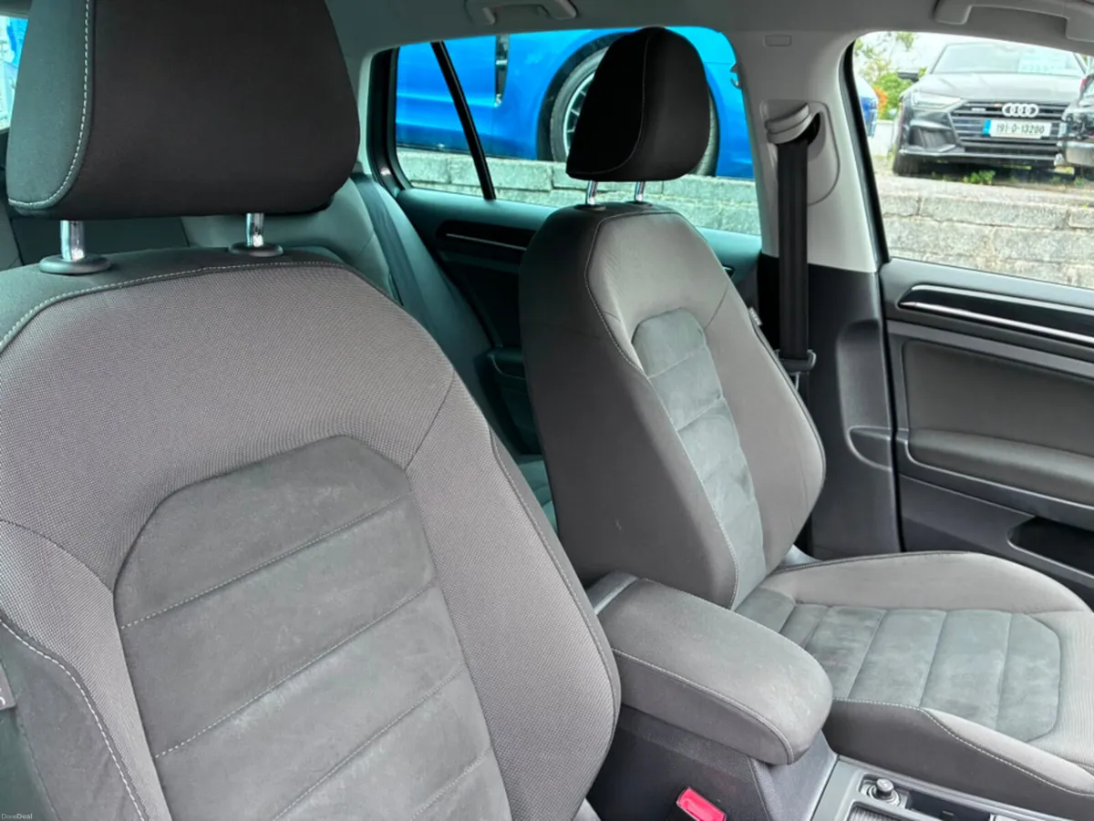 Volkswagen Golf HIGHLINE 1.0 TSI MANUAL 6 SPEED - Image 5