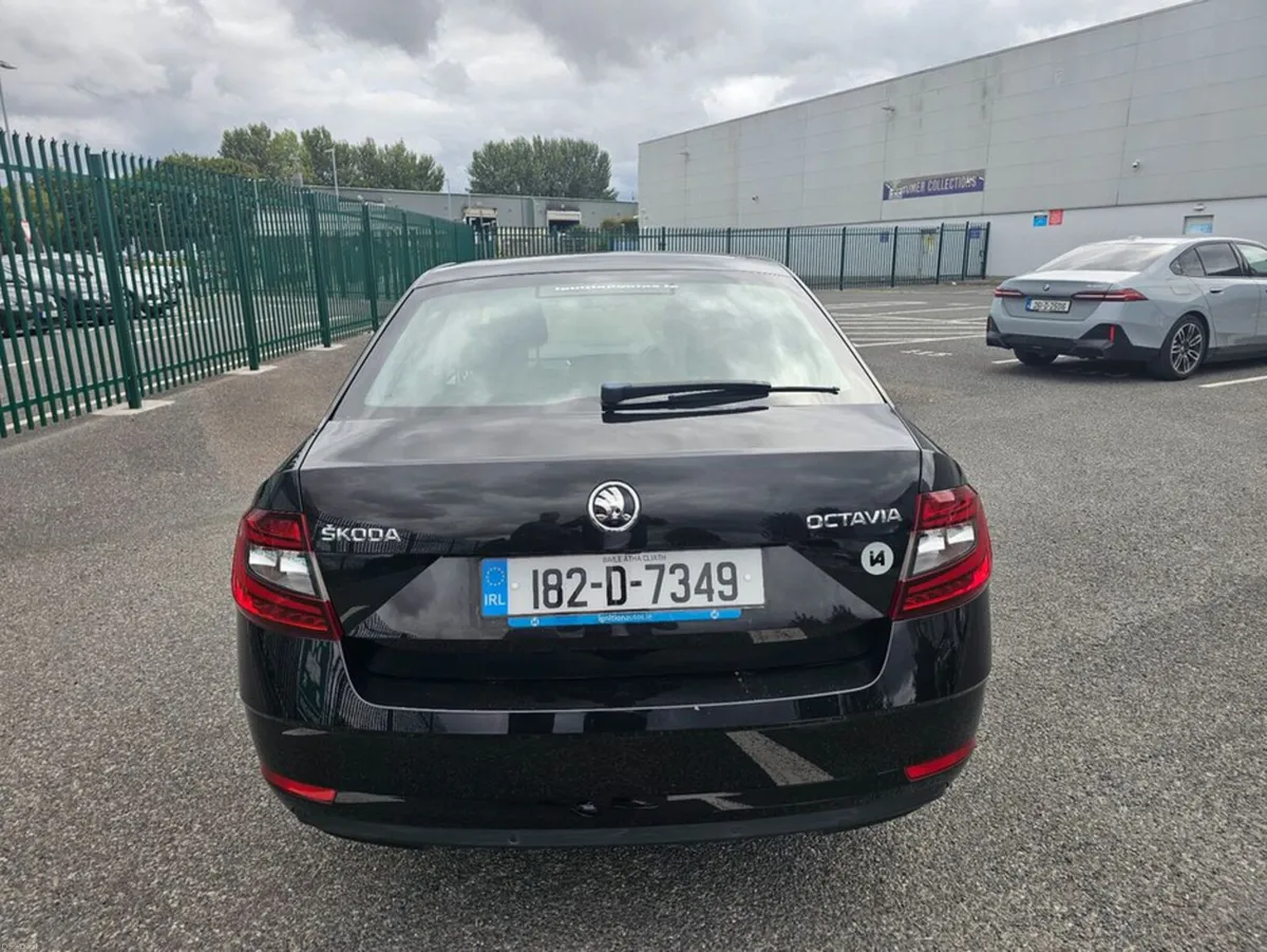 Skoda Octavia AMBITION MODEL, LOW MILEAGE, FULL SE - Image 6