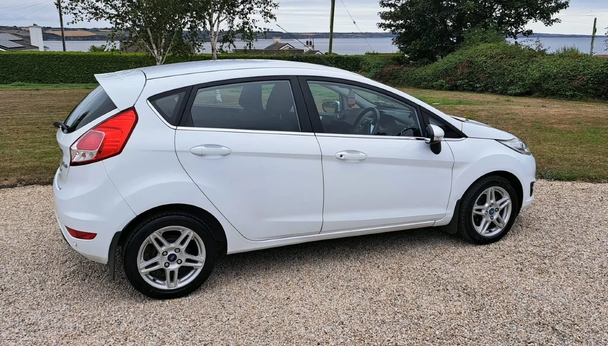 Ford Fiesta 2015 - Image 5