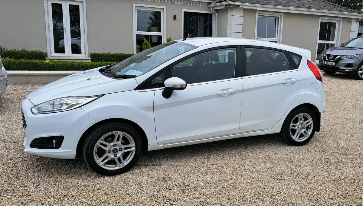 Ford Fiesta 2015 - Image 2