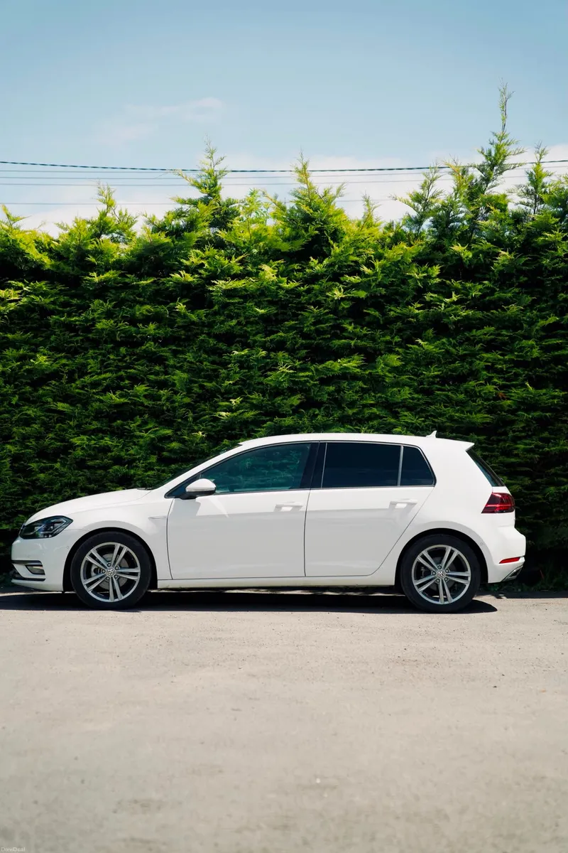 Volkswagen Golf 2.0 TDI Highline 2019 - Image 2