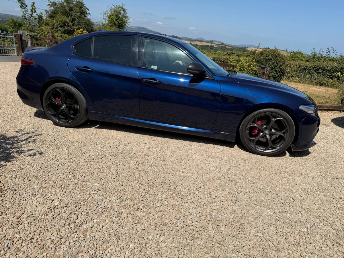 Alfa Romeo Giulia 2017 Special Edition - Image 5