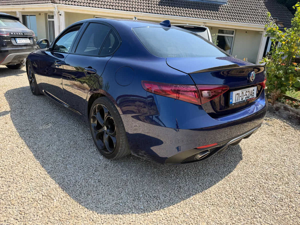 Alfa Romeo Giulia 2017 Special Edition - Image 3