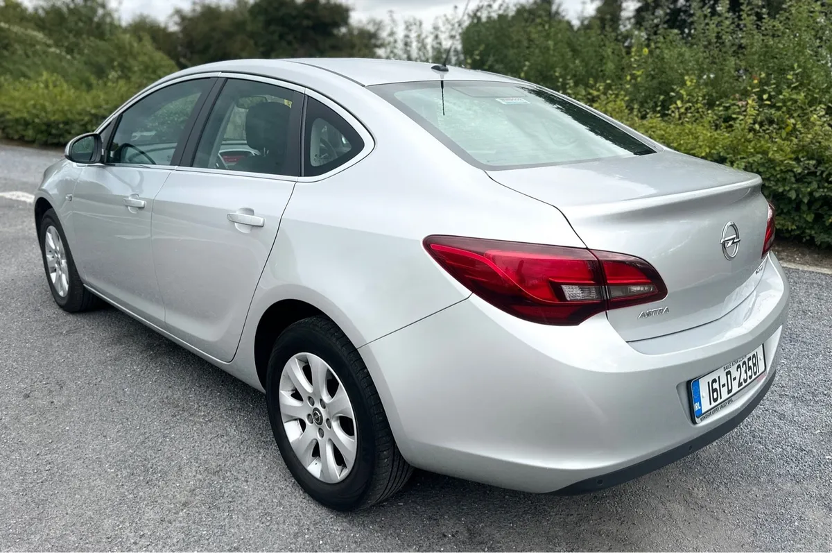 Opel Astra Saloon 1.6cdti. 125000km NEW NCT - Image 5