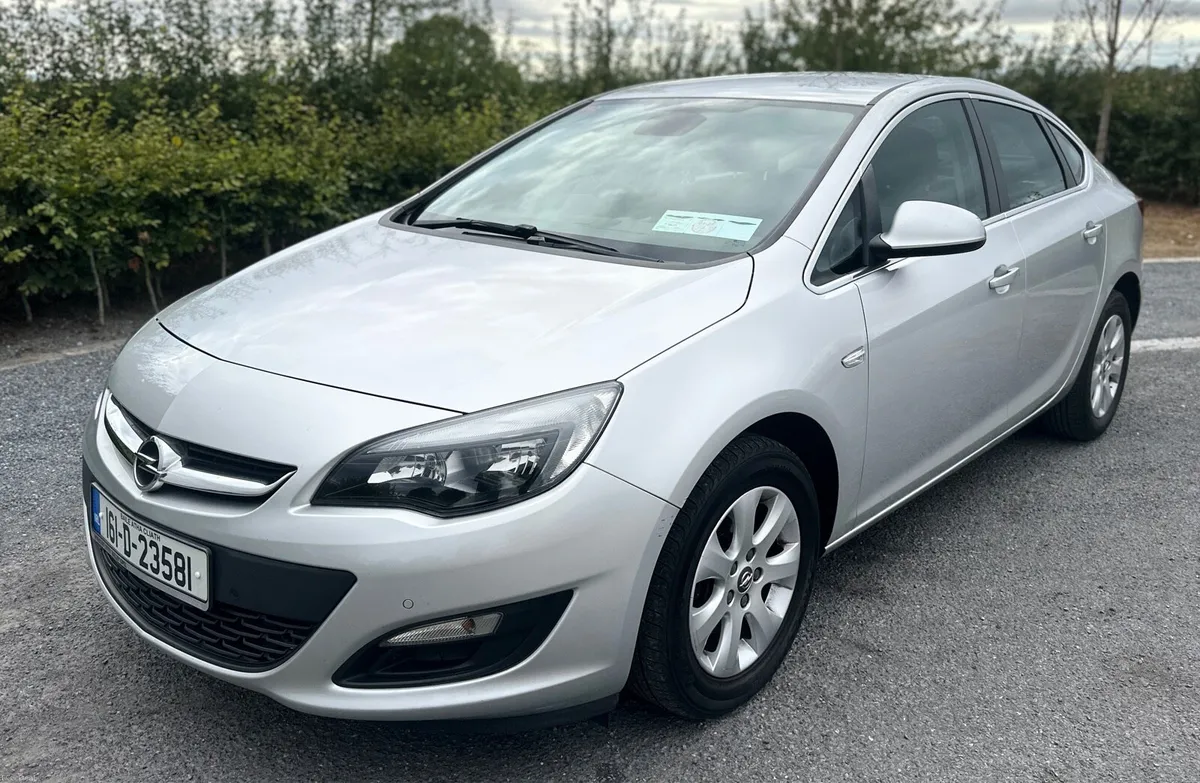 Opel Astra Saloon 1.6cdti. 125000km NEW NCT - Image 1
