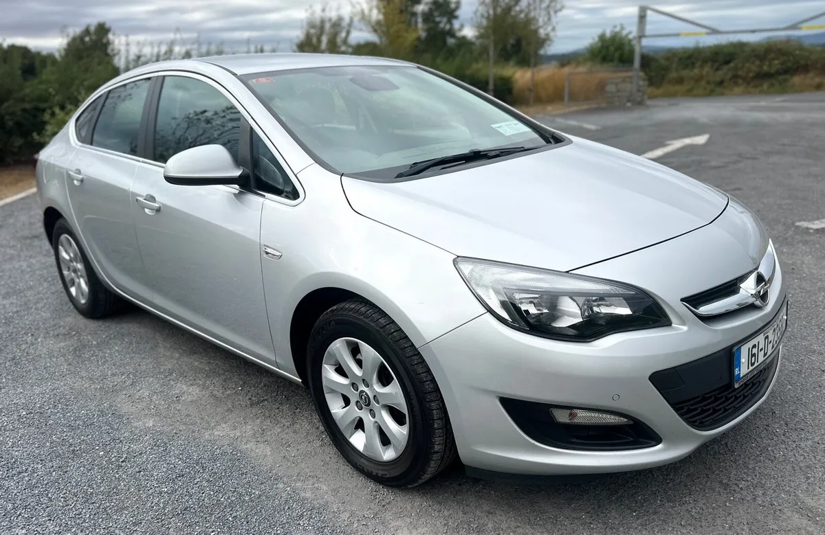 Opel Astra Saloon 1.6cdti. 125000km NEW NCT - Image 3
