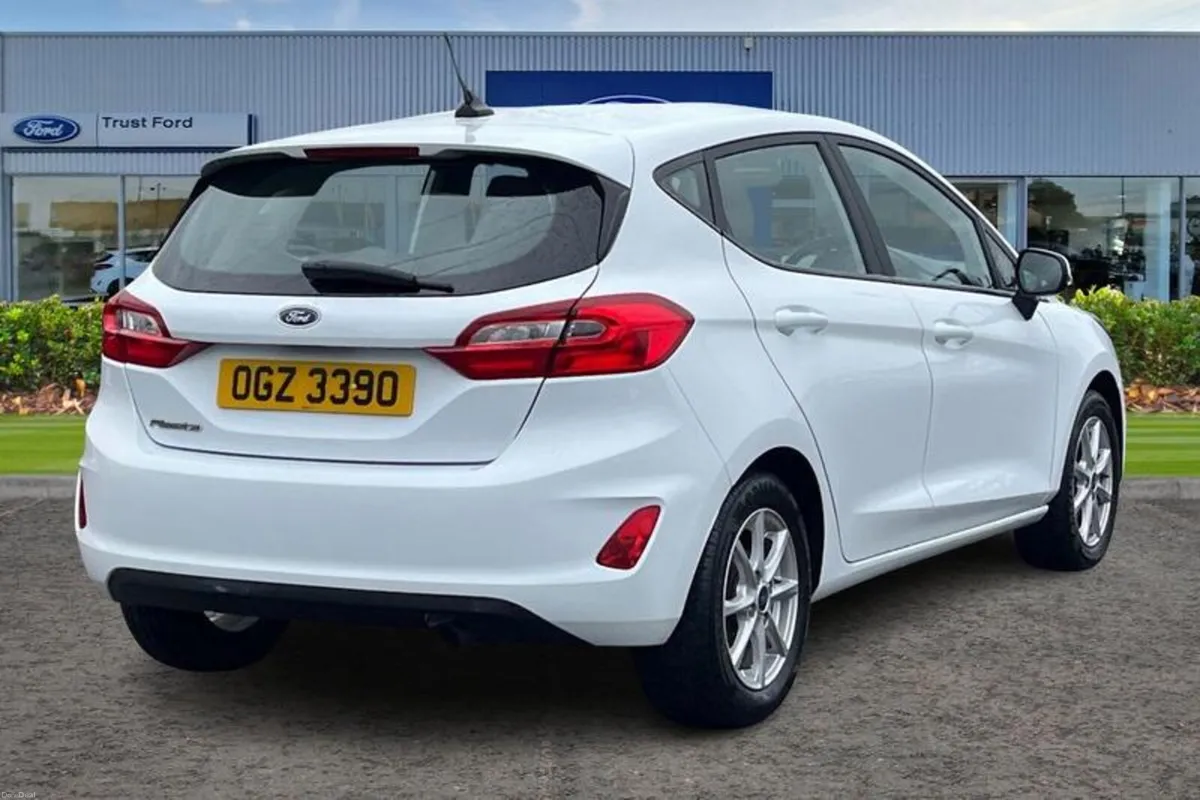 Ford Fiesta 1.1 Ti-VCT Zetec Hatchback 5dr - 2 KEY - Image 4