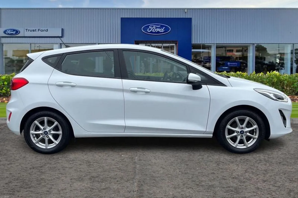 Ford Fiesta 1.1 Ti-VCT Zetec Hatchback 5dr - 2 KEY - Image 3