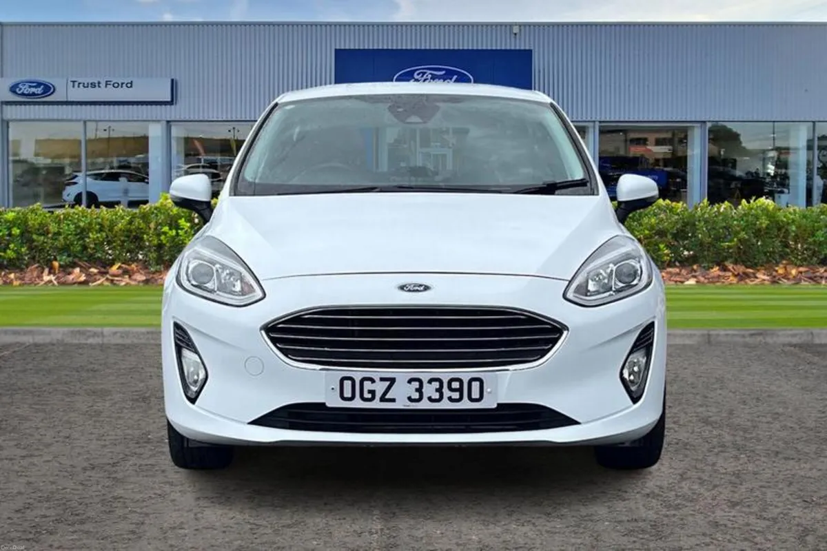 Ford Fiesta 1.1 Ti-VCT Zetec Hatchback 5dr - 2 KEY - Image 6