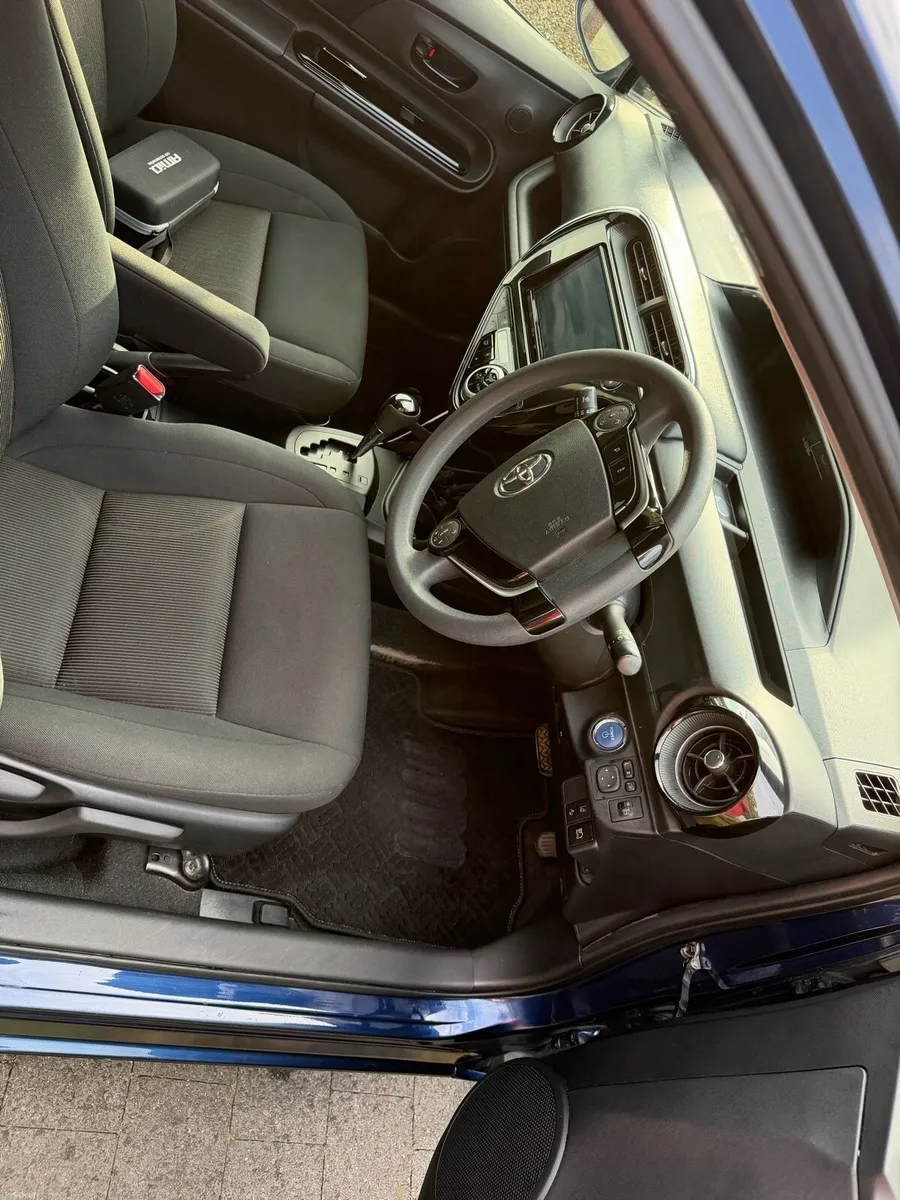 Toyota Aqua Hybrid keyless - Image 5