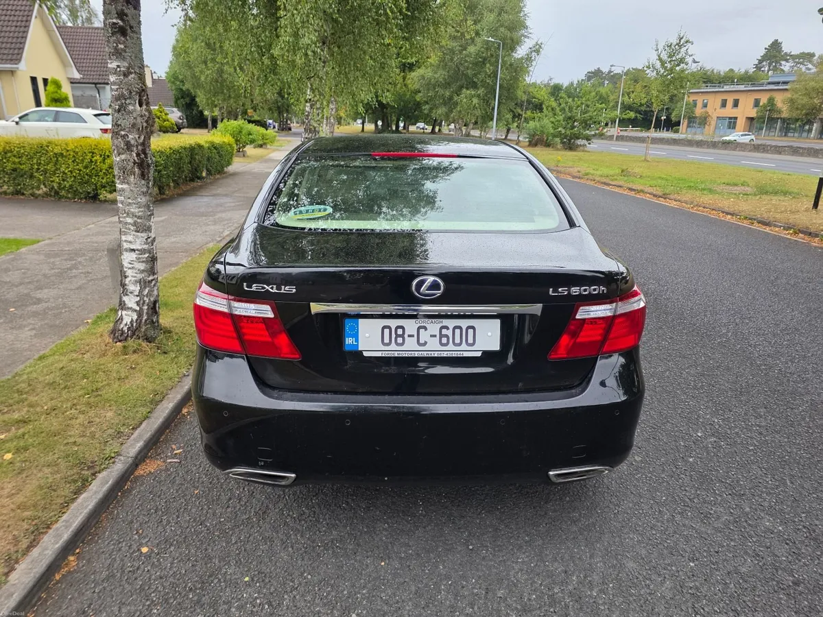 Lexus LS 600h - Image 6