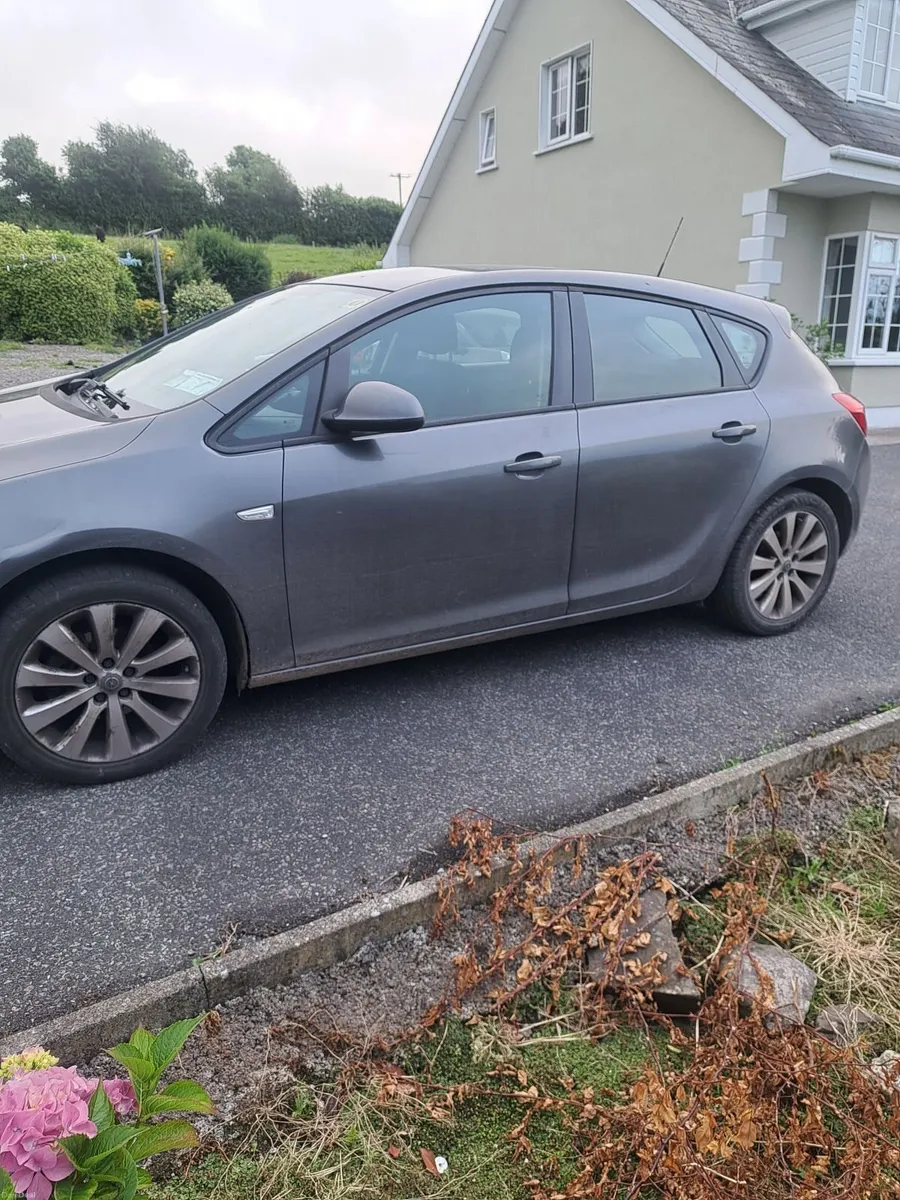 Opel Astra 2010 - Image 3