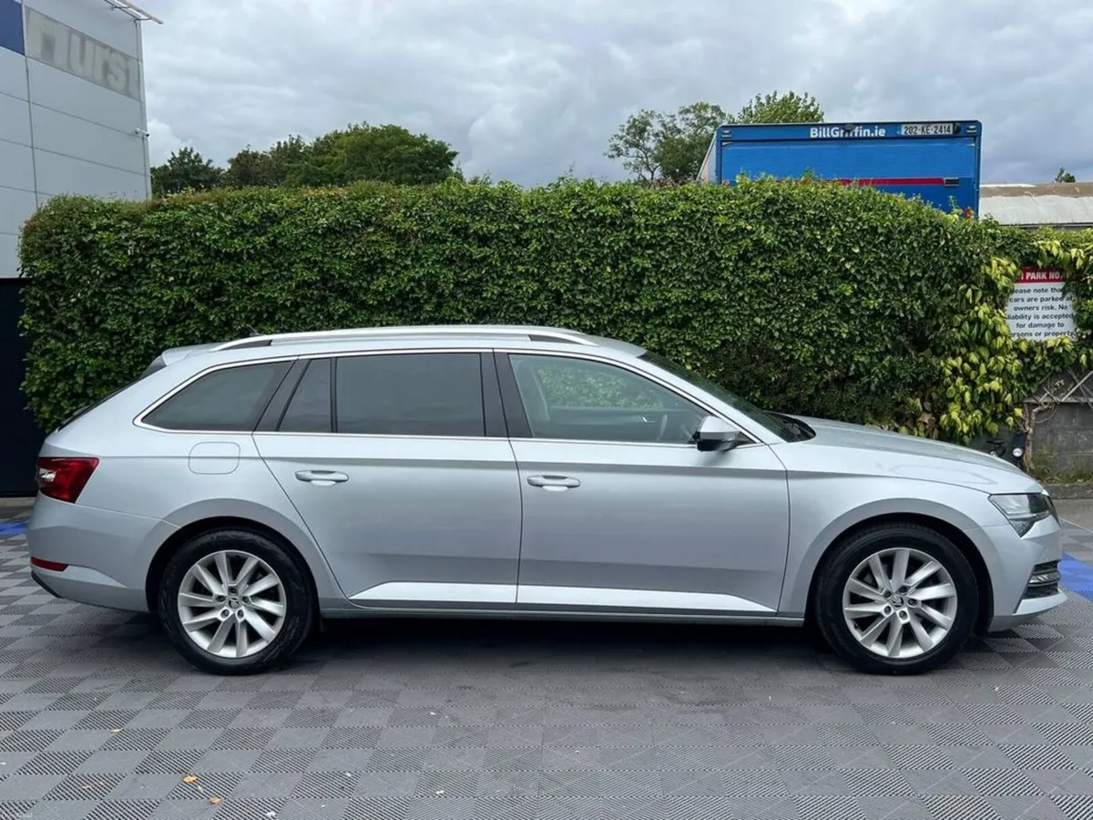 Skoda Superb SE TECH IV 1.4 HYBRID // FULL SERVICE - Image 2