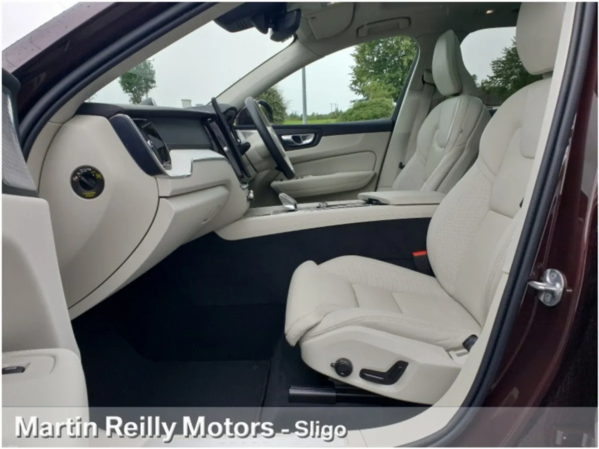 Volvo XC60 MY26 AWD PLUG-IN HYBRID U - Image 6