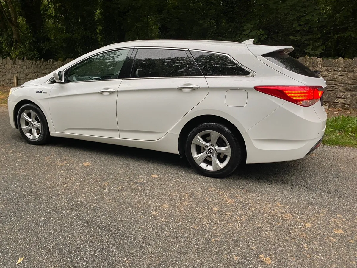 HYUNDAI I40 LUXURY TOURING NCT 7/27 BEAUTIFUL EXA - Image 2