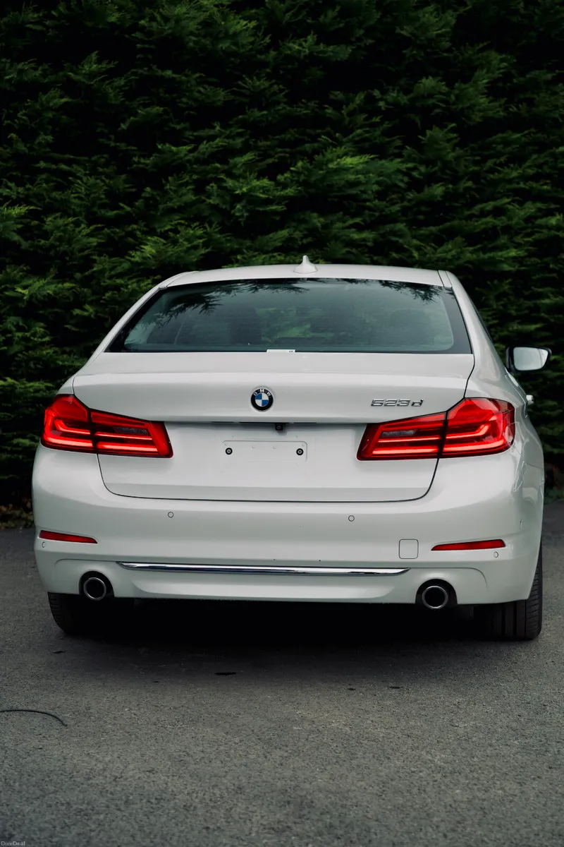 BMW 523d Luxury 2017 | Premium Executive Saloon - Image 4