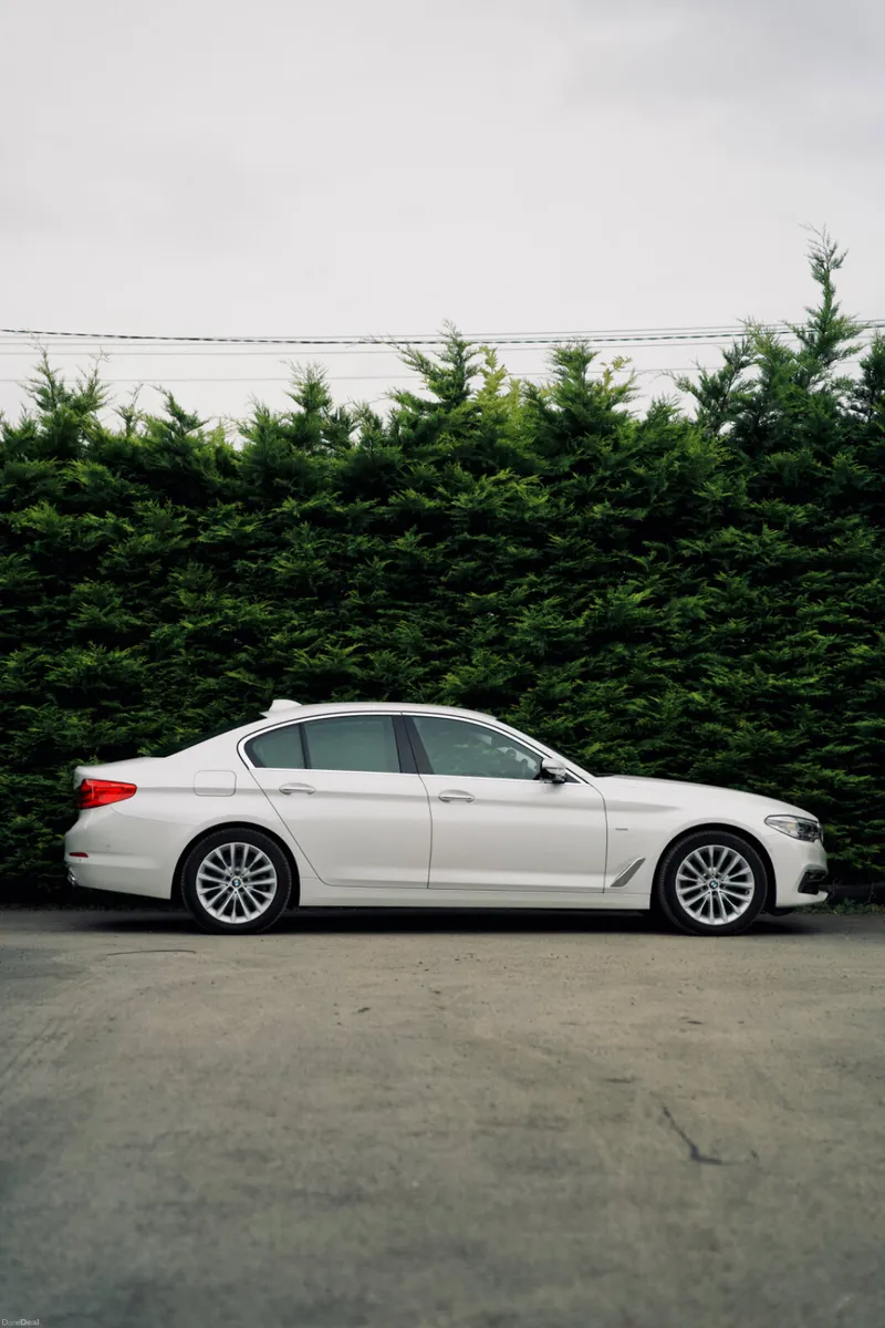 BMW 523d Luxury 2017 | Premium Executive Saloon - Image 5