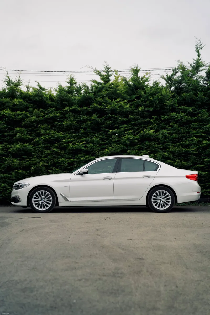 BMW 523d Luxury 2017 | Premium Executive Saloon - Image 2