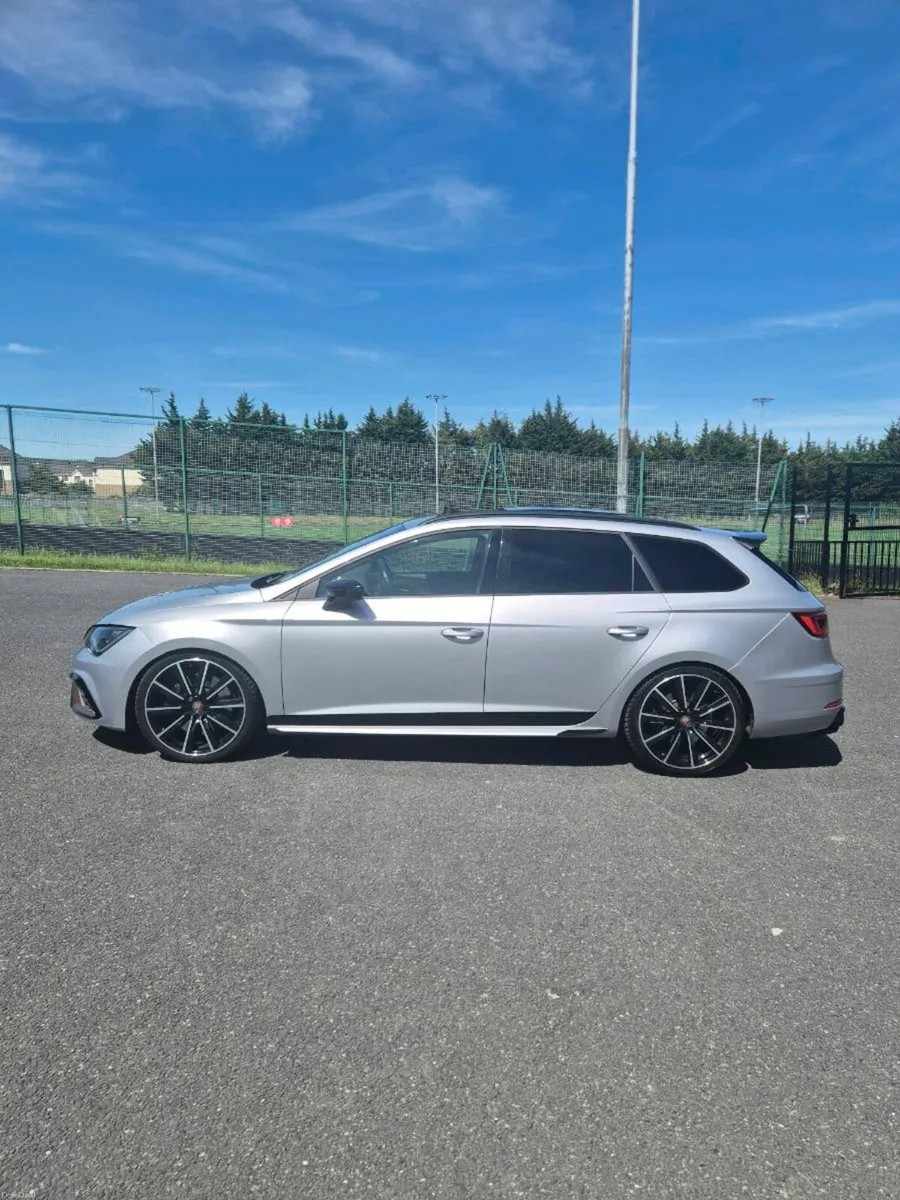 SEAT leon cupra 300 4Drive DSG (MEGA SPEC) - Image 4