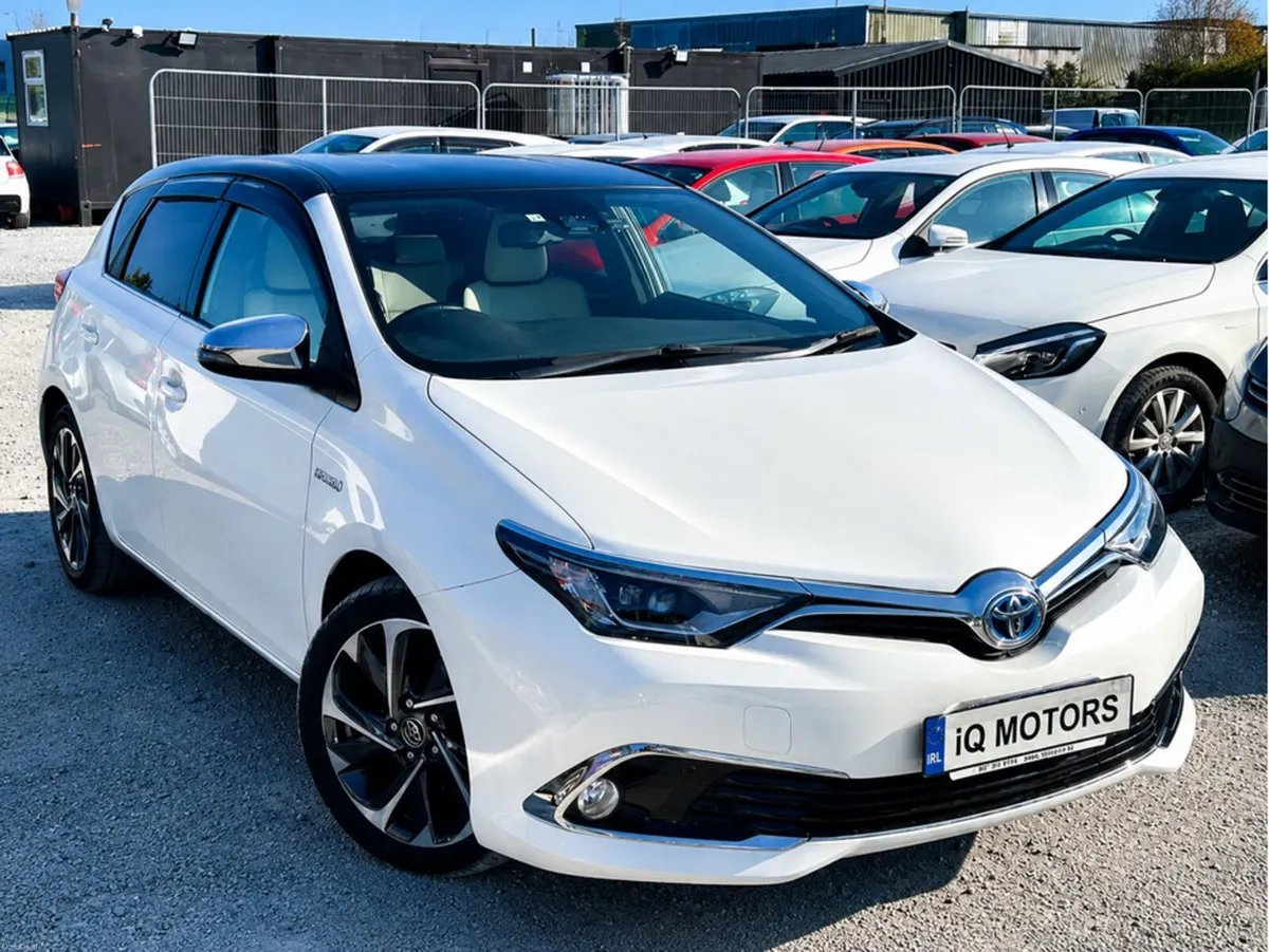 Toyota Auris BRICK LANE AUTOMATIC 1.8 PETROL HYBRI - Image 1