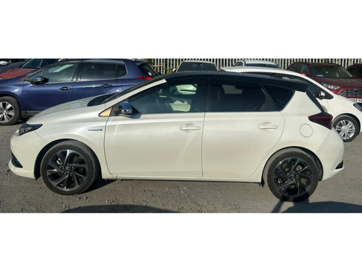 Toyota Auris BRICK LANE AUTOMATIC 1.8 PETROL HYBRI - Image 5