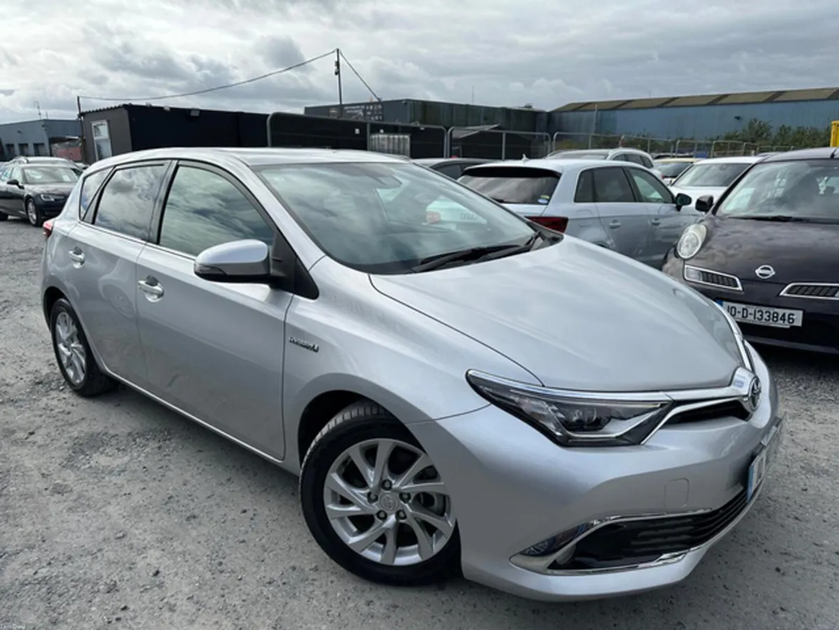 Toyota Auris 1.8L Automatic  Pertol Hybrid Low Mil - Image 2