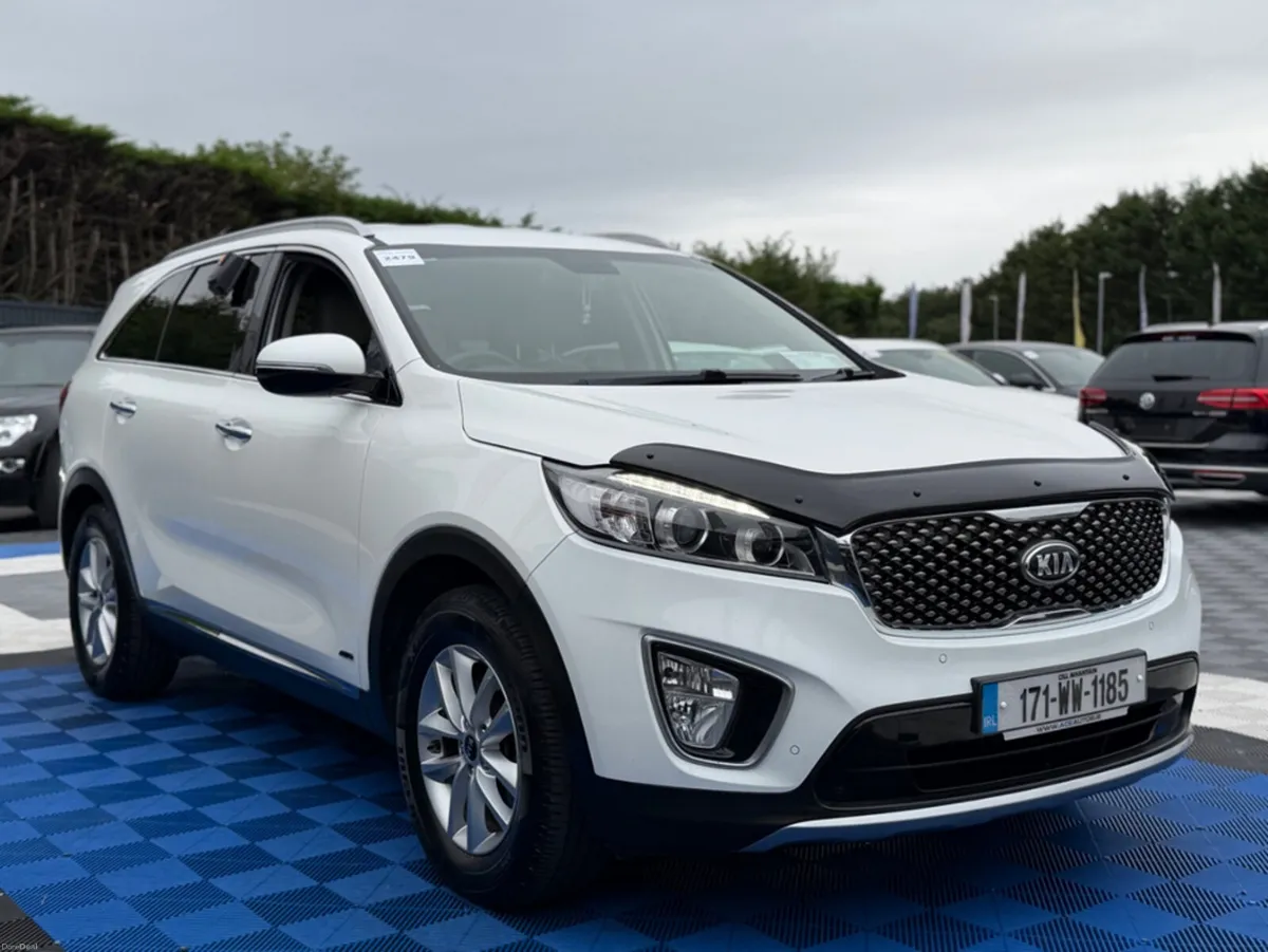 Kia Sorento PLATINUM 4X2 -2.2 DIESEL - MANUAL - 12 - Image 6