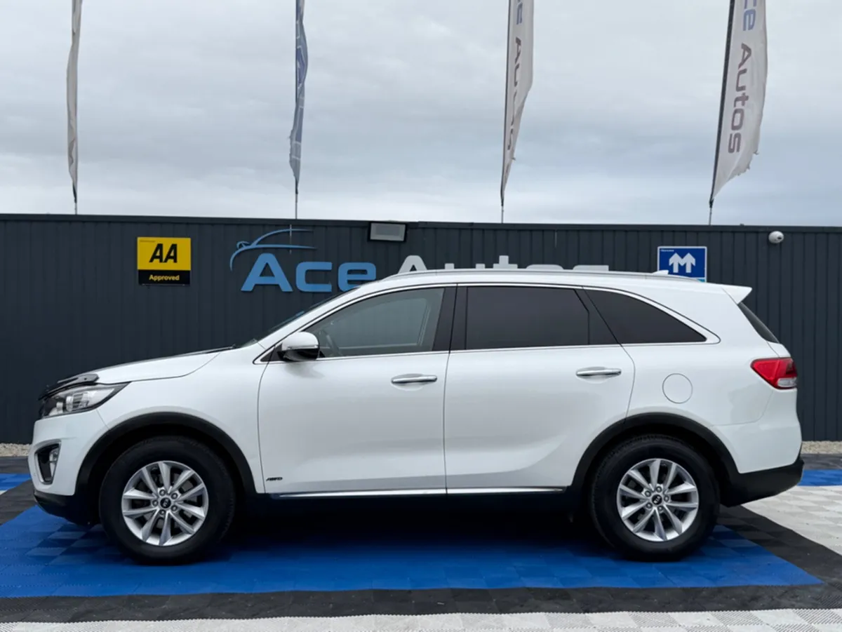 Kia Sorento PLATINUM 4X2 -2.2 DIESEL - MANUAL - 12 - Image 4
