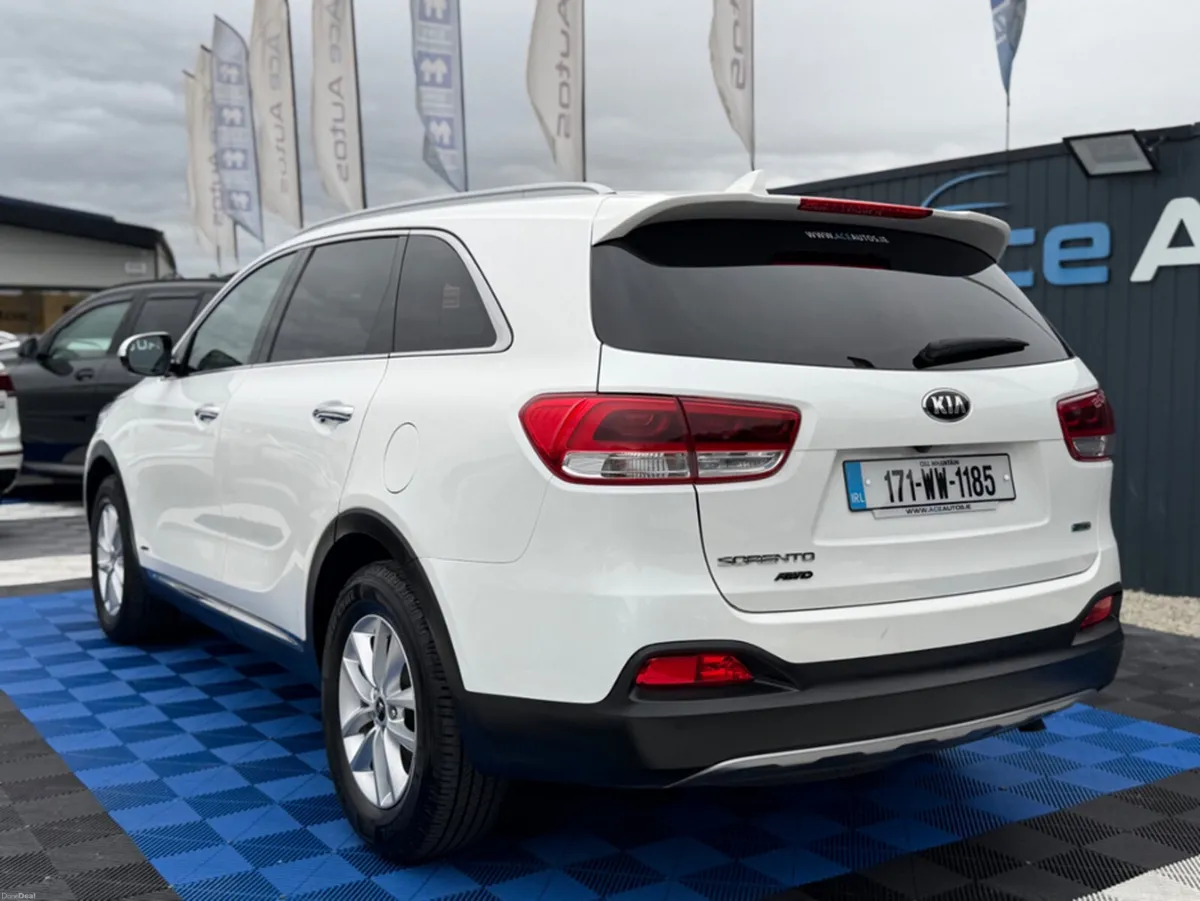Kia Sorento PLATINUM 4X2 -2.2 DIESEL - MANUAL - 12 - Image 5