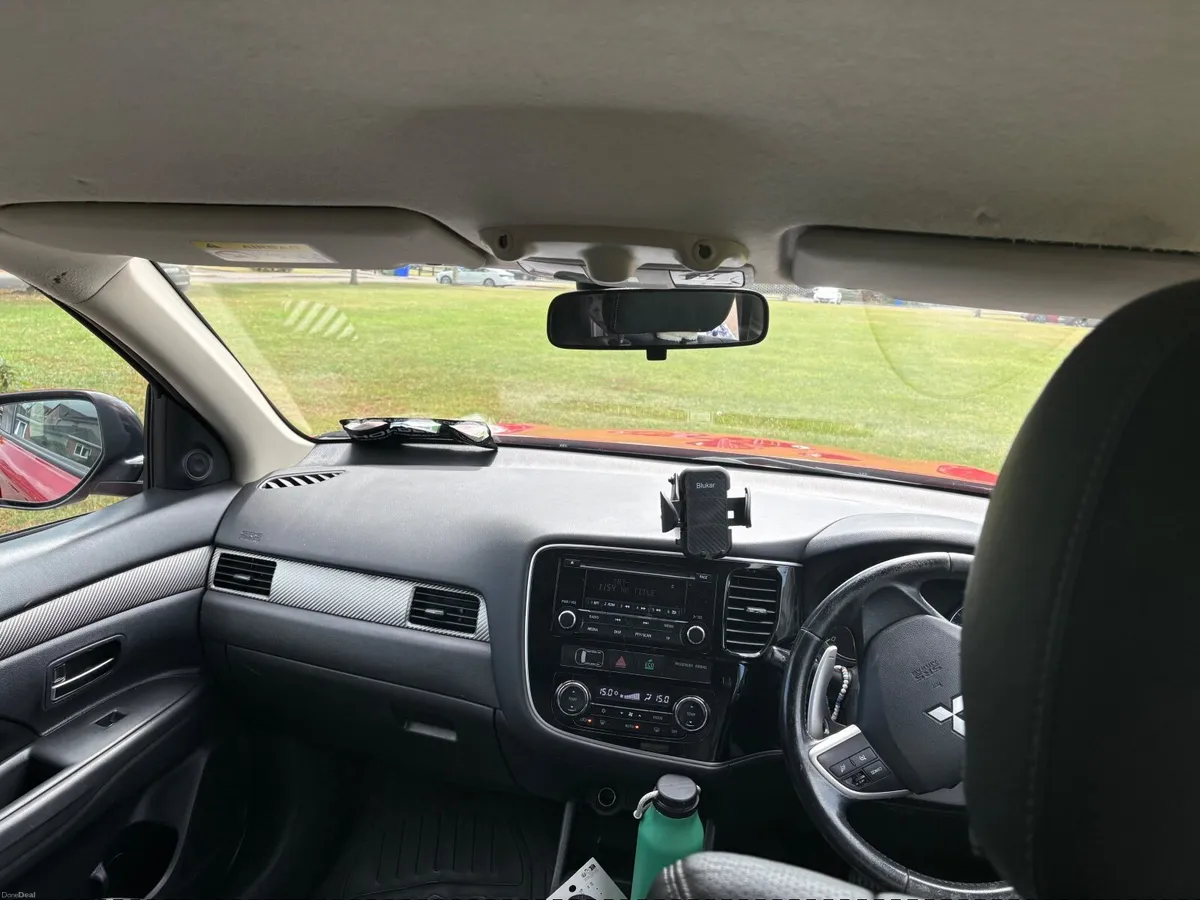 Mitsubishi Outlander 2015 - Image 2