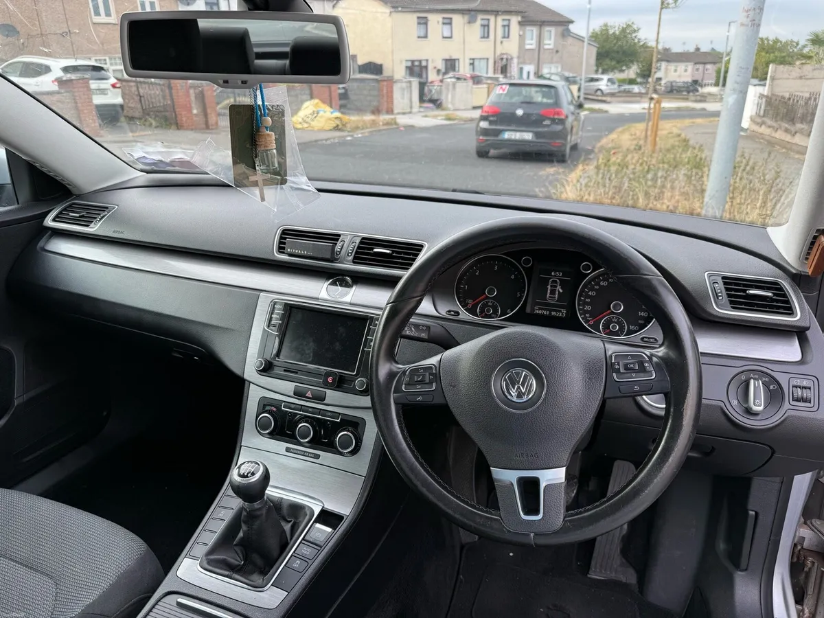 2011 Volkswagen Passat 2.0L - Image 5