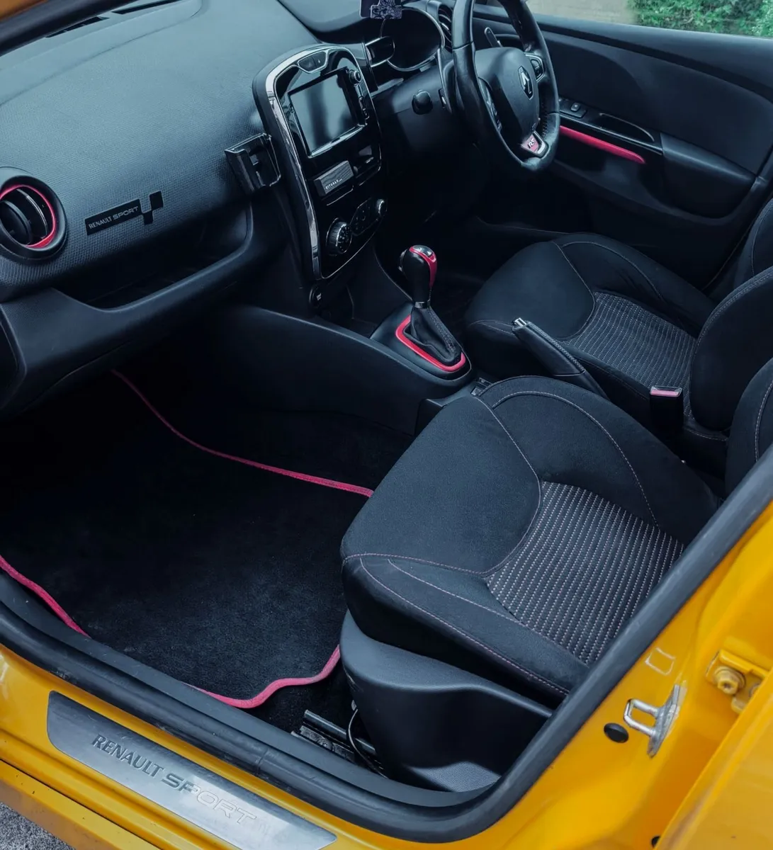 Renault Clio 4RS EDC 200BHP - Image 6