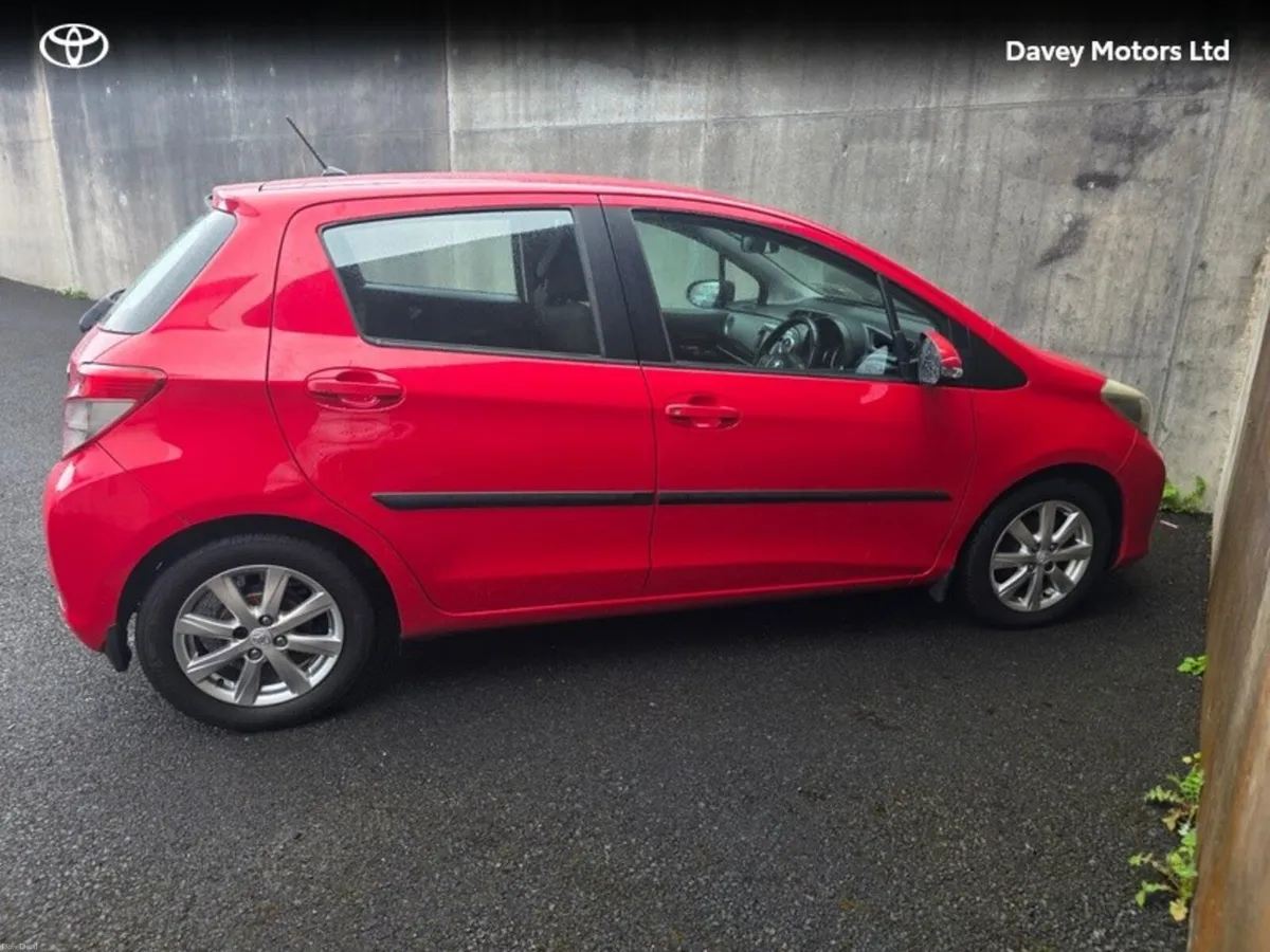 Toyota Yaris D-4D TR 5DR - Image 3