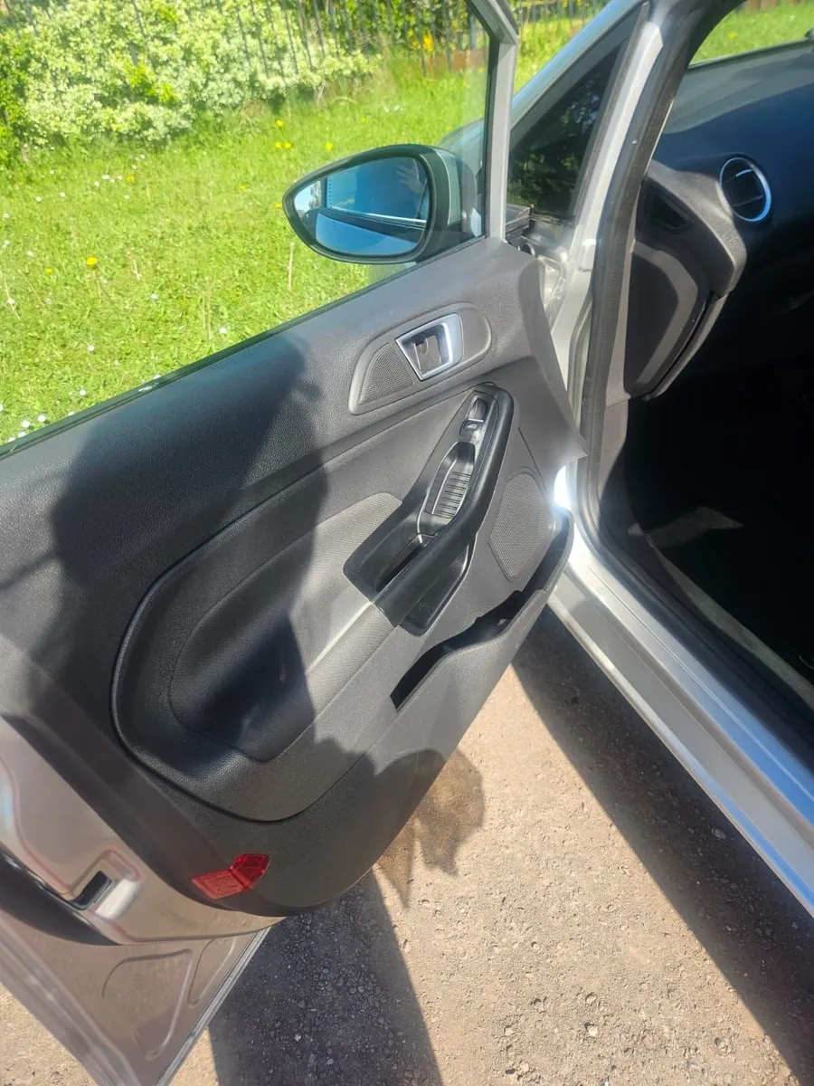 Ford Fiesta 2015 - Image 6